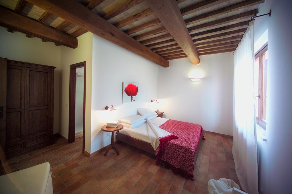 Agriturismo Casale Le Selvette Ripa Habitación foto