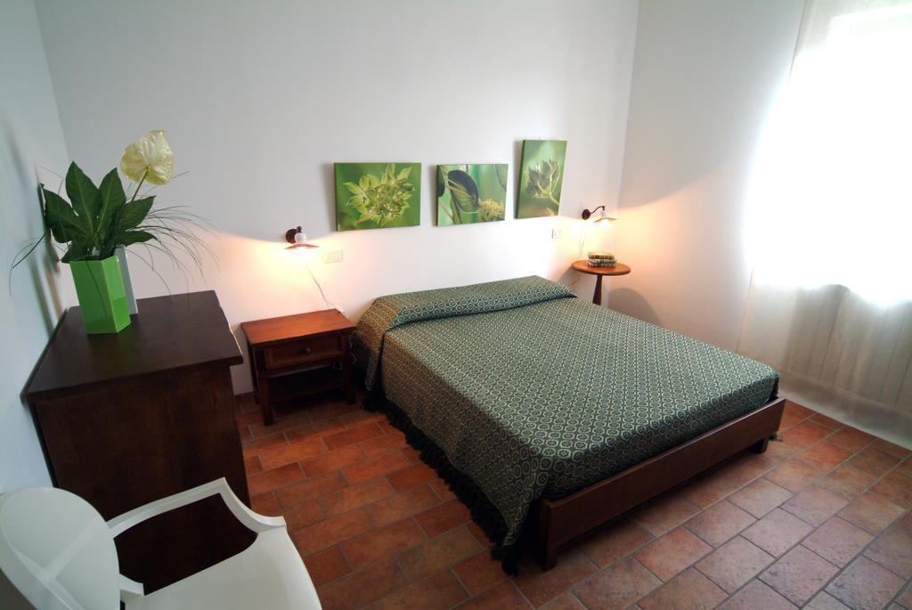 Agriturismo Casale Le Selvette Ripa Habitación foto